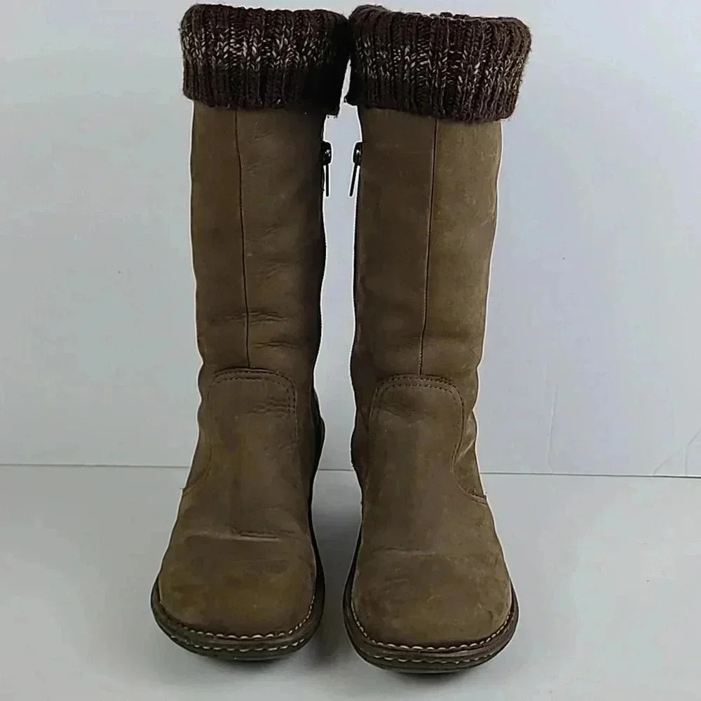 Ugg Australia Skylair 1936 leather boot with sheepskin lining